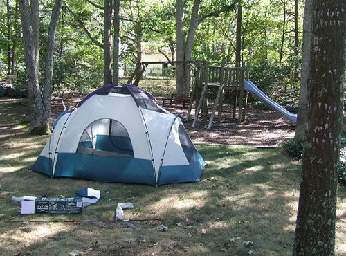 Lassen Sie Kinder sich in Backyard Camping verlieben
